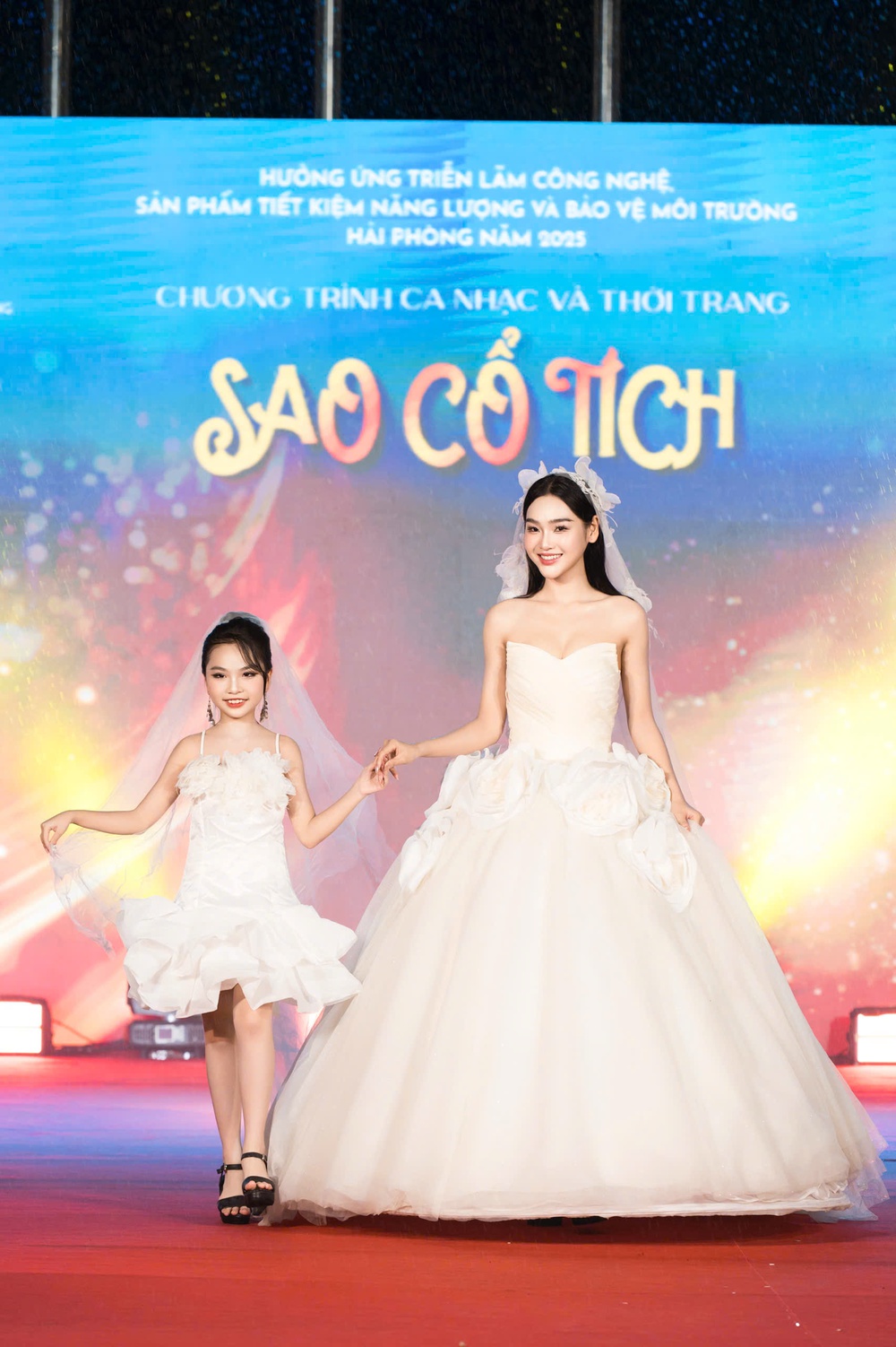Lê Ngọc Minh Giang mang Trung thu yêu thương đến với trẻ em Hải Phòng - Ảnh 4.