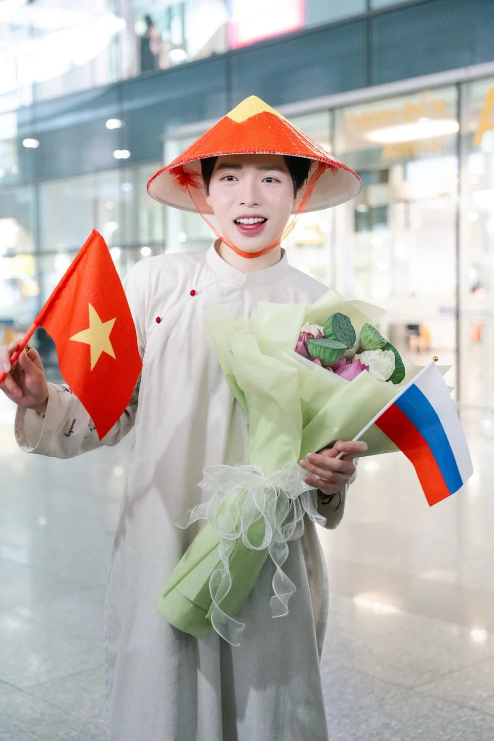 Nghĩa cử đẹp của nghệ sĩ Việt ủng hộ đồng bào ảnh hưởng cơn bão số 10 - Ảnh 5.