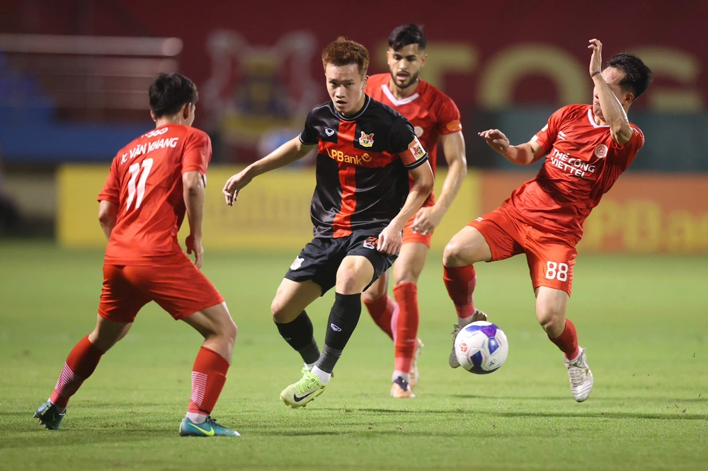 Vòng 6 LPBank V-League 2025/26: Ninh Bình rơi chiến thắng trong trận cầu 2 thẻ đỏ - Ảnh 1.