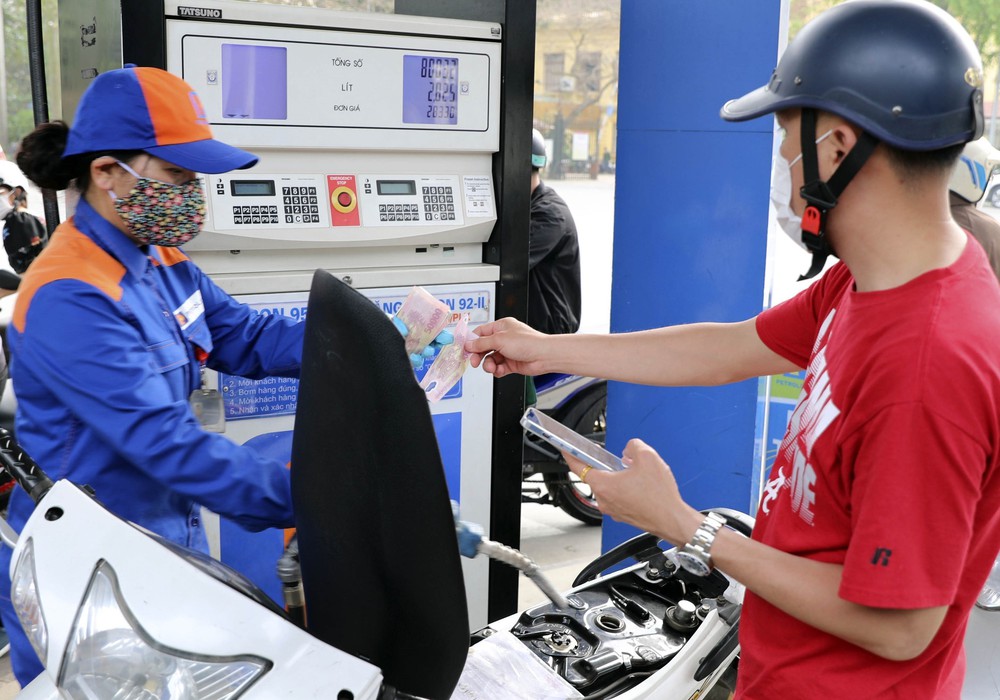 Giá xăng, dầu đồng loạt tăng trong phiên điều hành ngày 2/10 - Ảnh 1.
