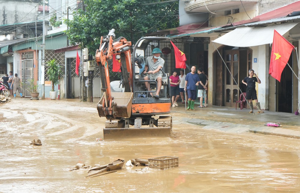 Lào Cai tạm ngừng tổ chức tour, tuyến du lịch đến khu vực chịu ảnh hưởng của bão - Ảnh 2.