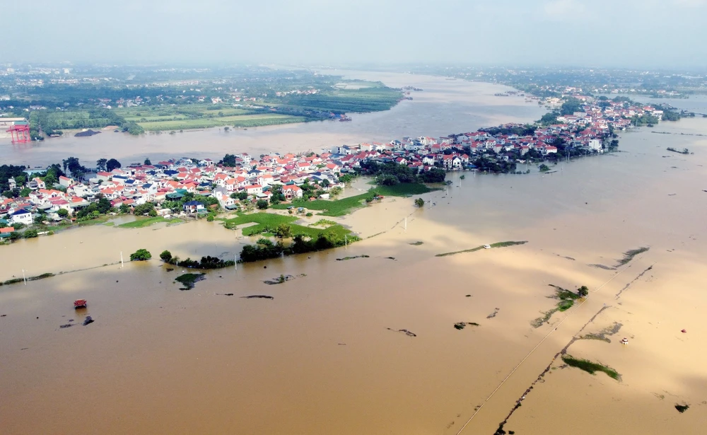 Nước dâng cao khiến hàng trăm hộ dân ở xã Sơn Động (Phú Thọ) bị cô lập - Ảnh 7.