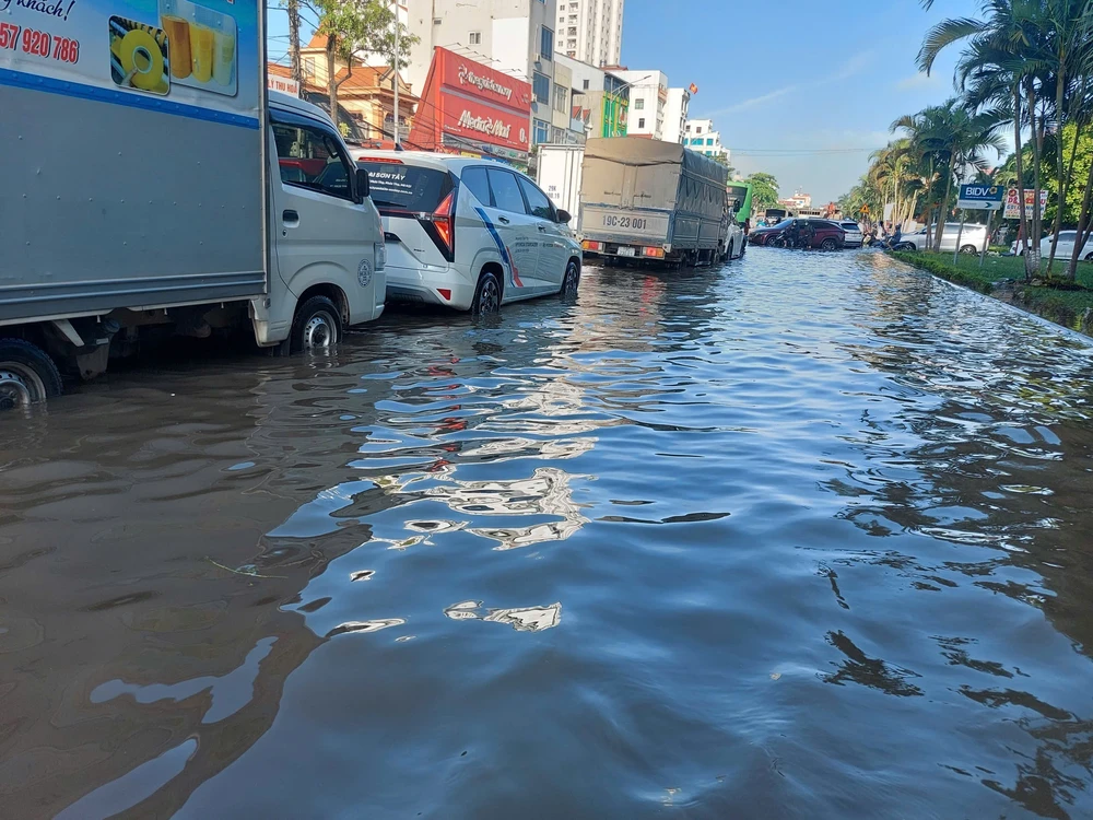  Sáng 2/10, Hà Nội vẫn còn nhiều điểm ngập úng - Ảnh 4.