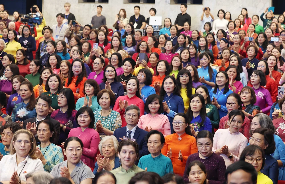 Tổng Bí thư Tô Lâm dự Lễ kỷ niệm 95 năm ngày thành lập Hội Liên hiệp Phụ nữ Việt Nam - Ảnh 10.