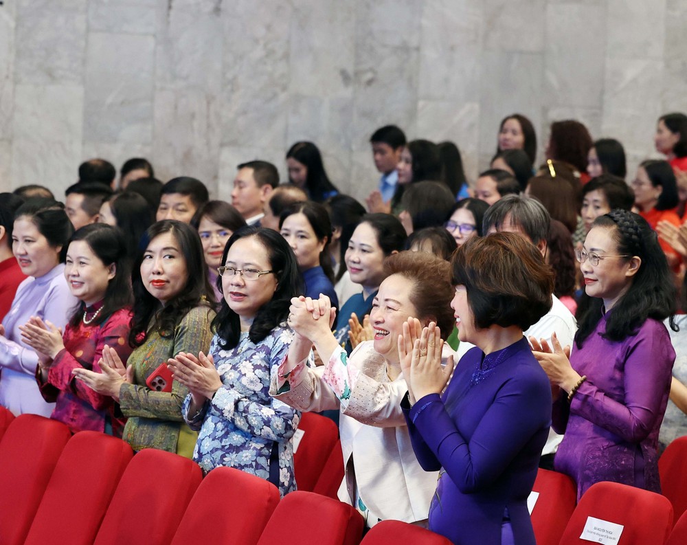Tổng Bí thư Tô Lâm dự Lễ kỷ niệm 95 năm ngày thành lập Hội Liên hiệp Phụ nữ Việt Nam - Ảnh 12.