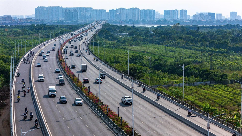 Ngắm Hà Nội từ trên cao – Giao thoa cổ kính và hiện đại - Ảnh 11. Ngắm Hà Nội từ trên cao – Giao thoa cổ kính và hiện đại - Ảnh 11.