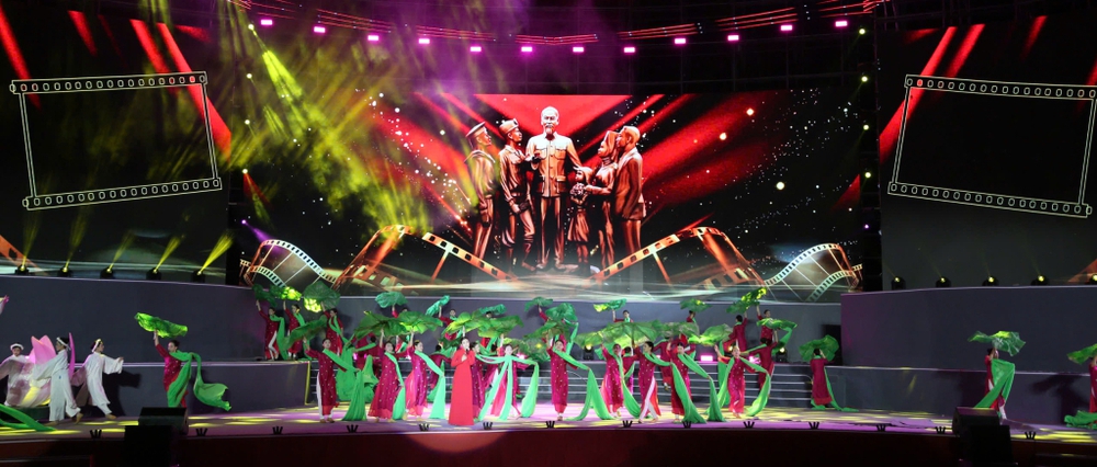 Tùng Dương, Noo Phước Thịnh, Đức Phúc,... góp mặt trong concert mừng kỷ niệm 62 năm thành lập tỉnh Quảng Ninh - Ảnh 2.