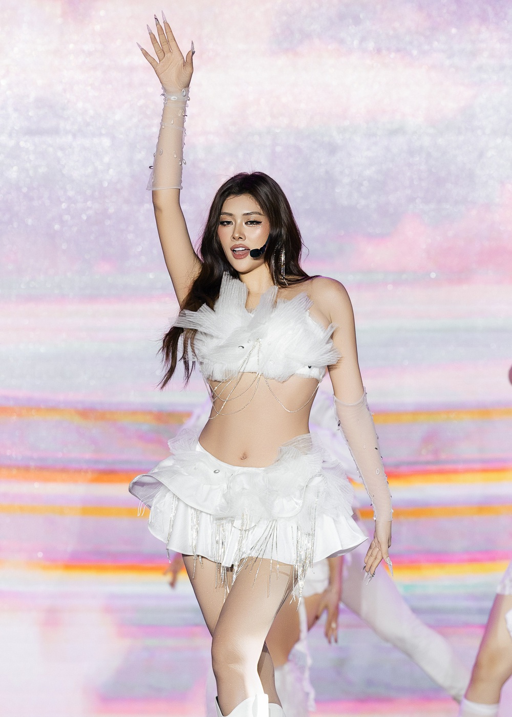 Huỳnh Tiên bắt mắt ở sân khấu Miss & Mister Celebrity 2025 - Ảnh 2.