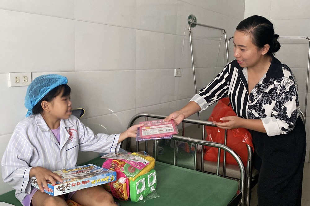 Cần xử lý thích đáng hành vi bạo hành trẻ em - Ảnh 7.