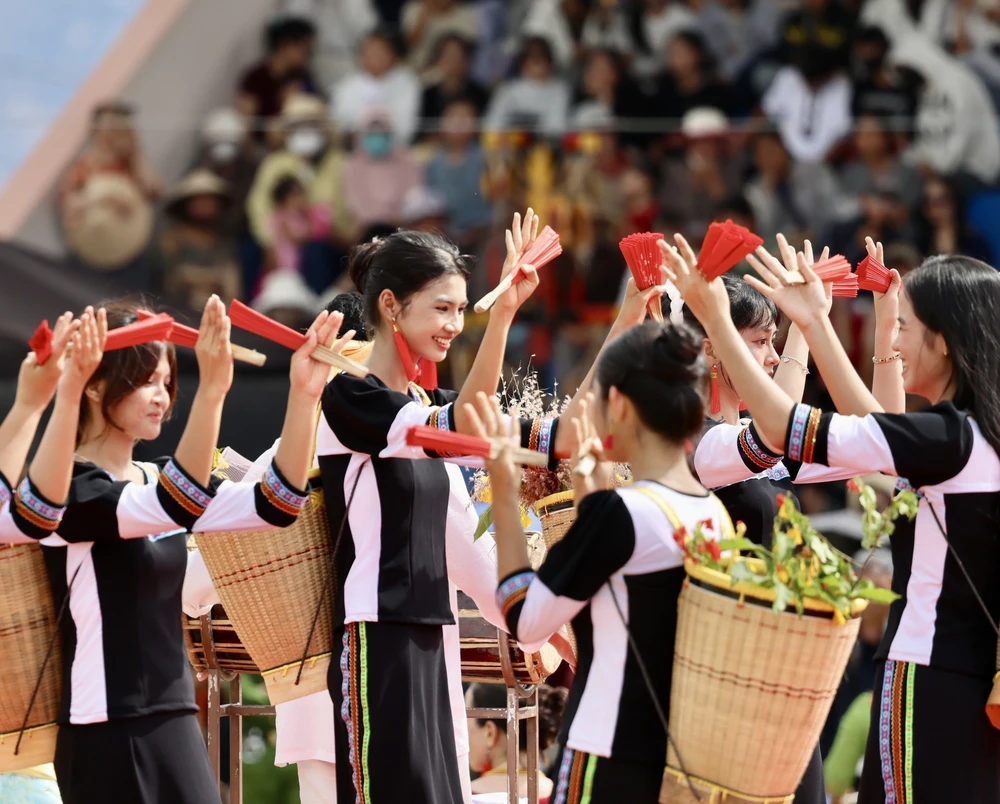 Lễ rước y trang Katê: Sợi chỉ đỏ thắt chặt tình đoàn kết Chăm – Raglai - Ảnh 13. Lễ rước y trang Katê: Sợi chỉ đỏ thắt chặt tình đoàn kết Chăm – Raglai - Ảnh 13.