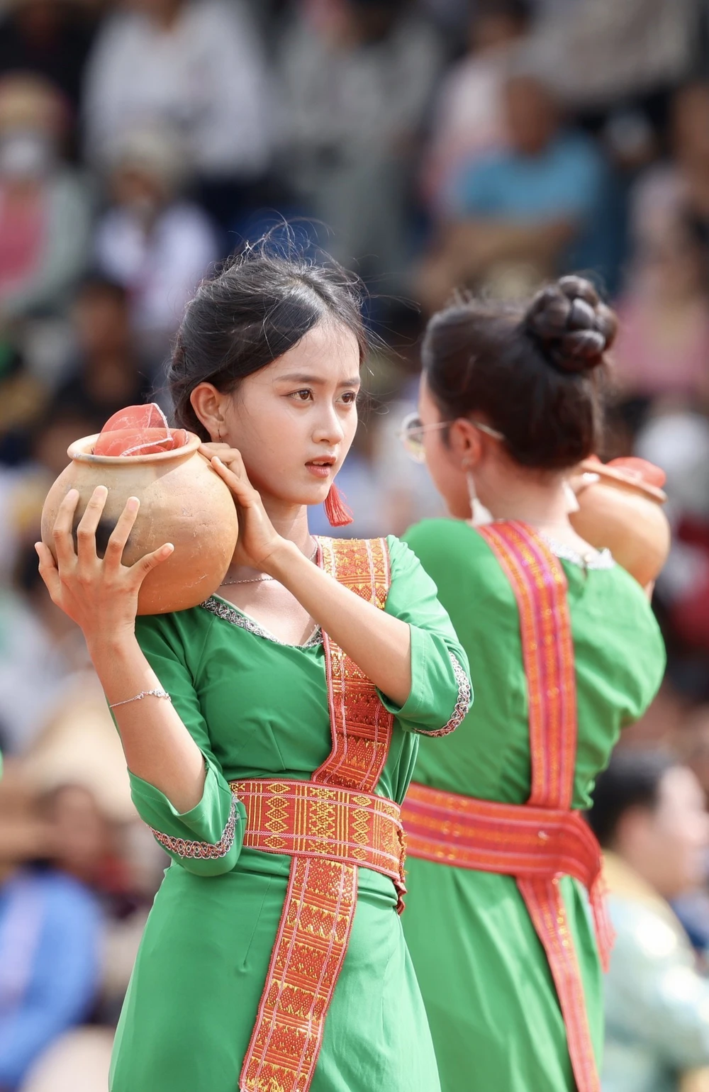 Lễ rước y trang Katê: Sợi chỉ đỏ thắt chặt tình đoàn kết Chăm – Raglai - Ảnh 16. Lễ rước y trang Katê: Sợi chỉ đỏ thắt chặt tình đoàn kết Chăm – Raglai - Ảnh 16.