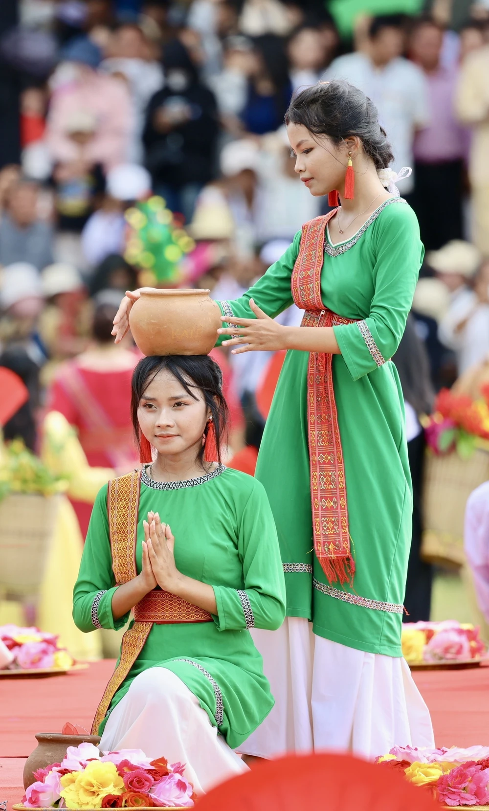Lễ rước y trang Katê: Sợi chỉ đỏ thắt chặt tình đoàn kết Chăm – Raglai - Ảnh 15. Lễ rước y trang Katê: Sợi chỉ đỏ thắt chặt tình đoàn kết Chăm – Raglai - Ảnh 15.