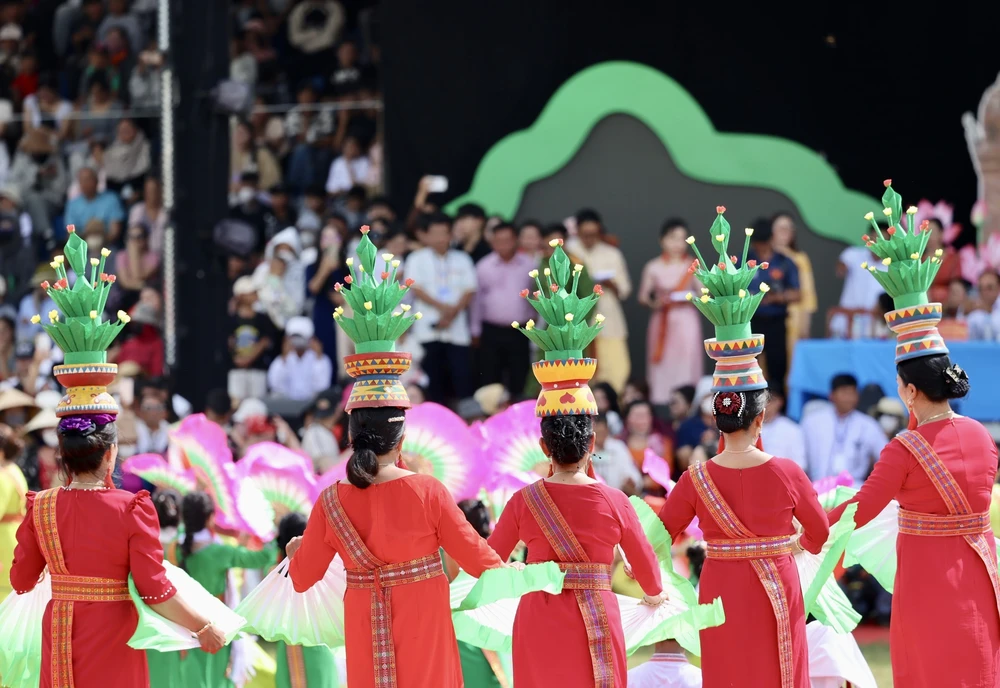 Lễ rước y trang Katê: Sợi chỉ đỏ thắt chặt tình đoàn kết Chăm – Raglai - Ảnh 10. Lễ rước y trang Katê: Sợi chỉ đỏ thắt chặt tình đoàn kết Chăm – Raglai - Ảnh 10.