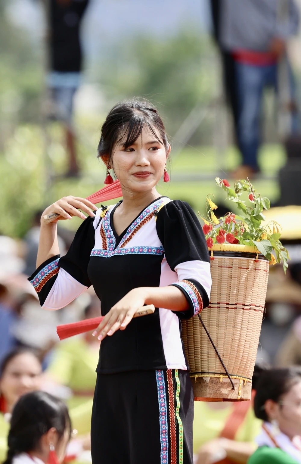 Lễ rước y trang Katê: Sợi chỉ đỏ thắt chặt tình đoàn kết Chăm – Raglai - Ảnh 14. Lễ rước y trang Katê: Sợi chỉ đỏ thắt chặt tình đoàn kết Chăm – Raglai - Ảnh 14.