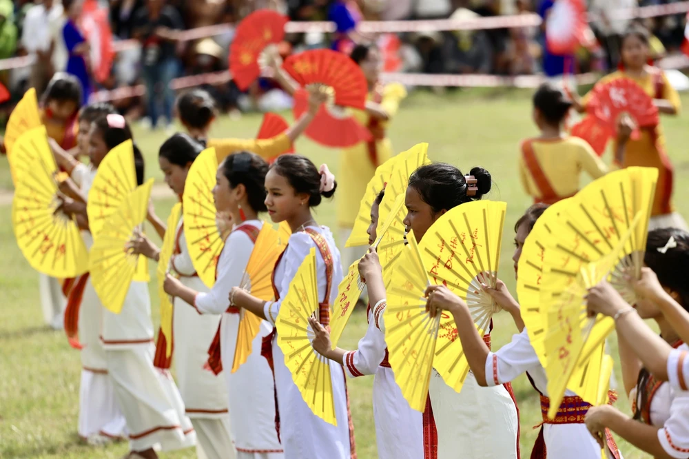 Lễ rước y trang Katê: Sợi chỉ đỏ thắt chặt tình đoàn kết Chăm – Raglai - Ảnh 12. Lễ rước y trang Katê: Sợi chỉ đỏ thắt chặt tình đoàn kết Chăm – Raglai - Ảnh 12.