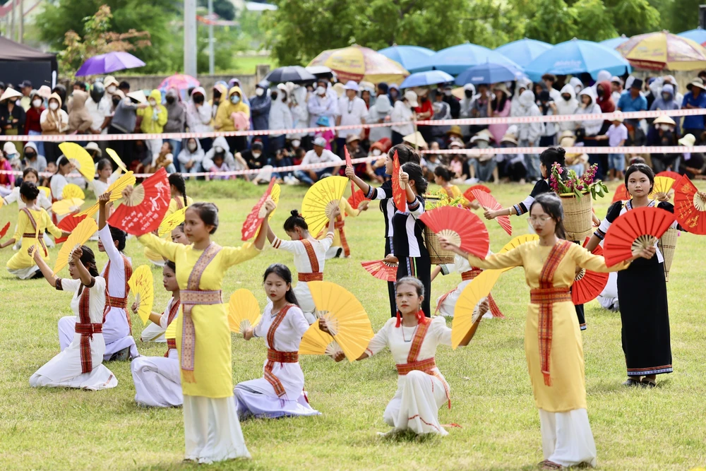 Lễ rước y trang Katê: Sợi chỉ đỏ thắt chặt tình đoàn kết Chăm – Raglai - Ảnh 11. Lễ rước y trang Katê: Sợi chỉ đỏ thắt chặt tình đoàn kết Chăm – Raglai - Ảnh 11.