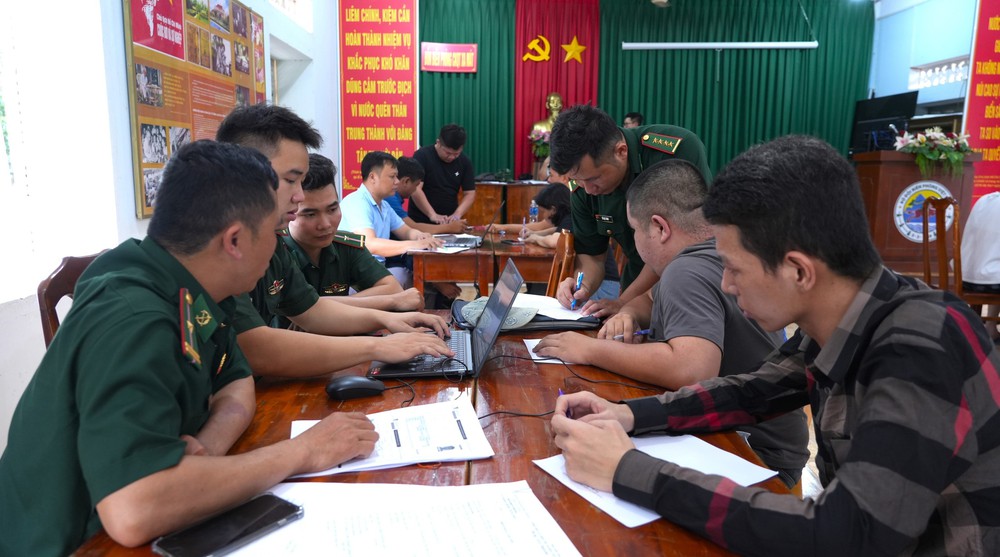 Tây Ninh: Hoàn thành tiếp nhận 15 công dân Việt Nam do phía Campuchia trao trả - Ảnh 5.
