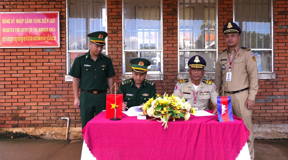 Tây Ninh: Hoàn thành tiếp nhận 15 công dân Việt Nam do phía Campuchia trao trả - Ảnh 2.