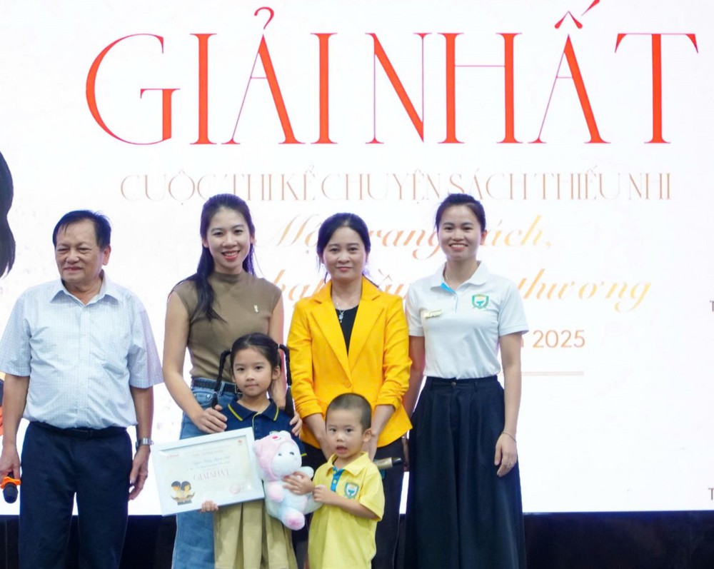 Một bé 7 tuổi vừa thắng giải Kể chuyện sách thiếu nhi  - Ảnh 1.