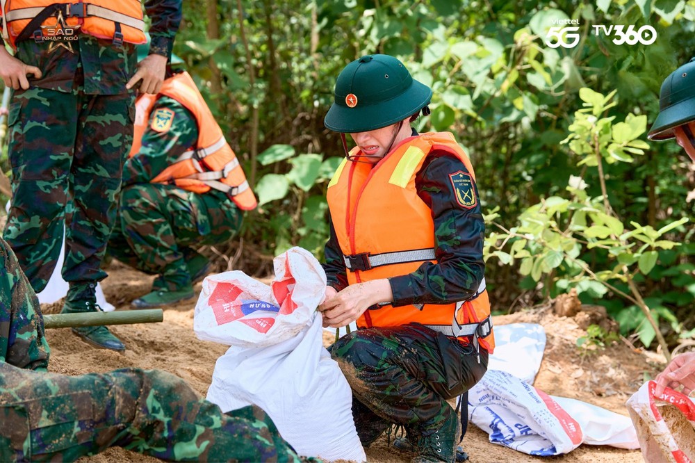 Tinh thần “vì dân phục vụ” lan tỏa mạnh mẽ qua &quot;Sao nhập ngũ 2025&quot; - Ảnh 4.