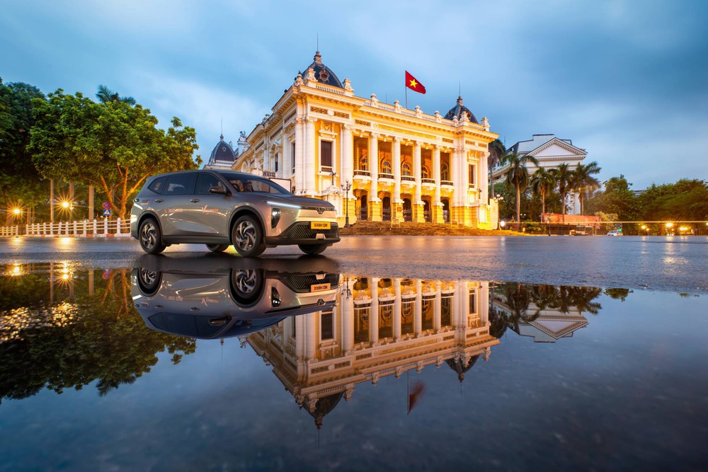 Xanh SM ra mắt dịch vụ taxi điện 7 chỗ cao cấp xanh SM Limo - Ảnh 2.
