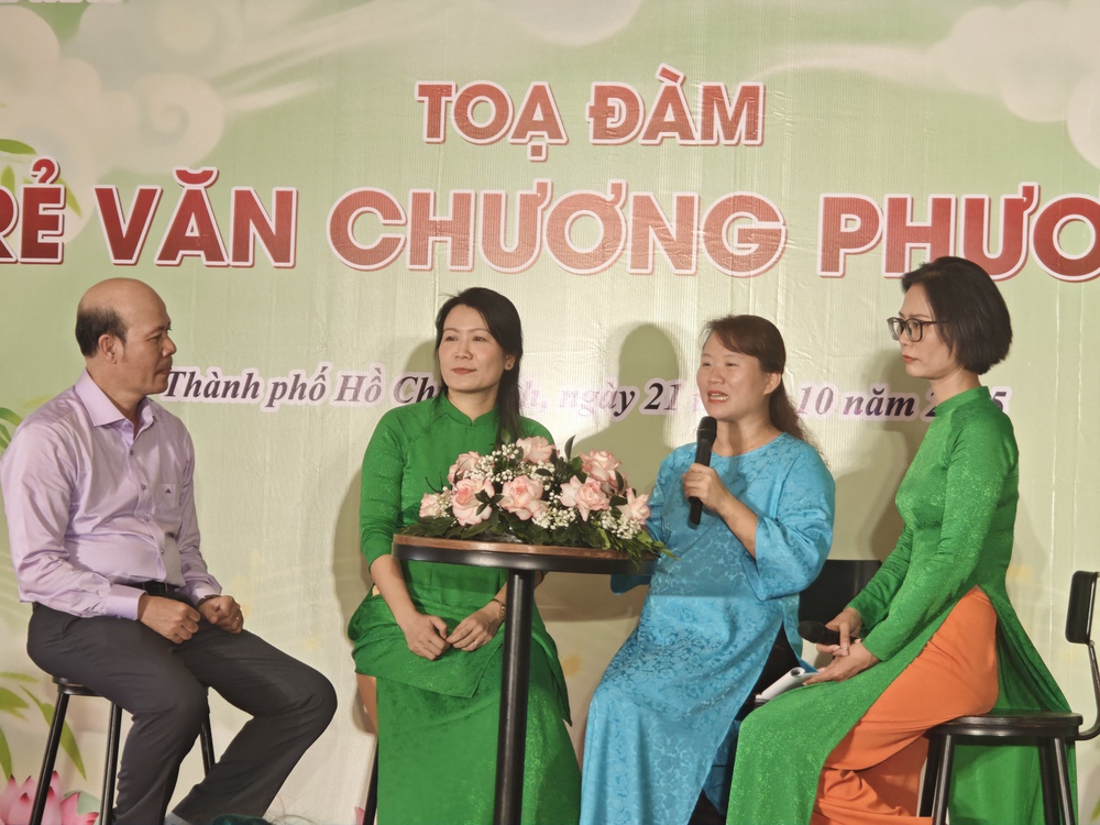 dien-gia-la-cac-nha-van-day-dan-kinh-nghiem-tu-trai-sang-phai-pho-giao-su-tien-si-bui-thanh-truyen-tien-si-la-mai-thi-gia-tien-si-ho-khanh-van-17610482843601277698779.jpg