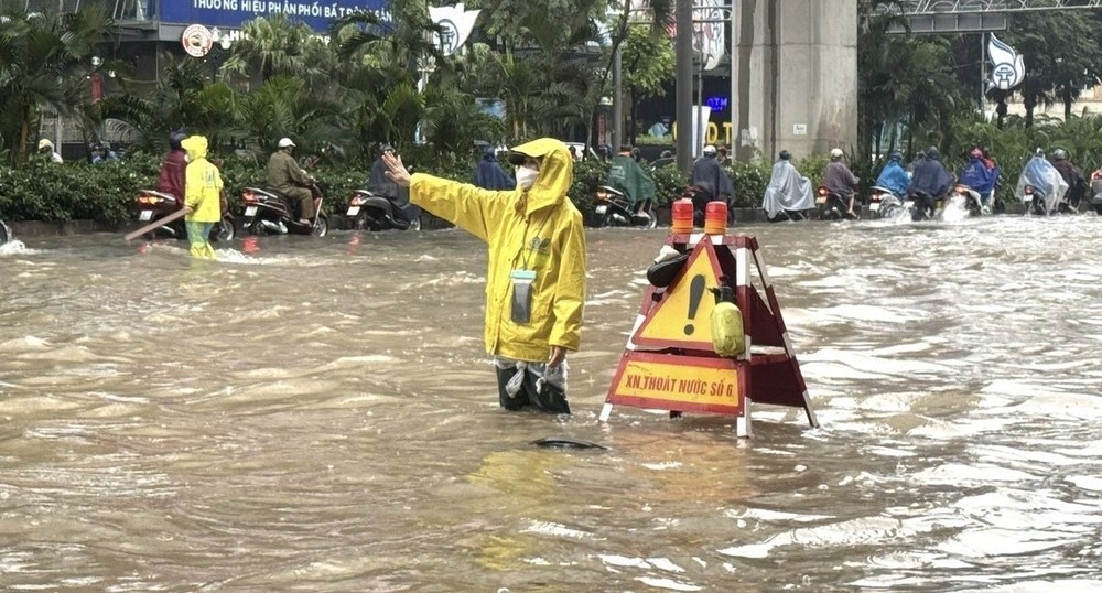 Trị thủy cho Hà Nội (kỳ 8 và hết): Đừng bỏ qua vai trò then chốt của người dân - Ảnh 2.