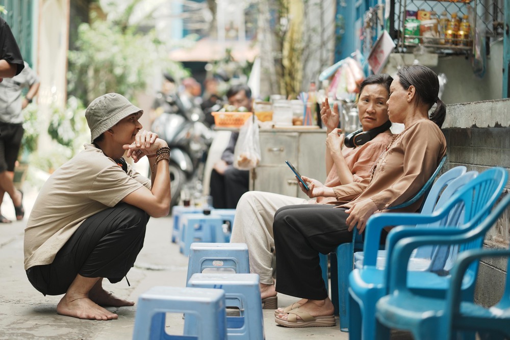 Phim &quot;Cục vàng của ngoại&quot;: Khương Ngọc có duyên với các nhân vật nữ - Ảnh 1.
