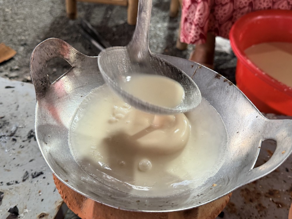 Bánh bò nướng Ha Cô - Tinh hoa ẩm thực của người Chăm tại An Giang - Ảnh 3. Bánh bò nướng Ha Cô - Tinh hoa ẩm thực của người Chăm tại An Giang - Ảnh 3.