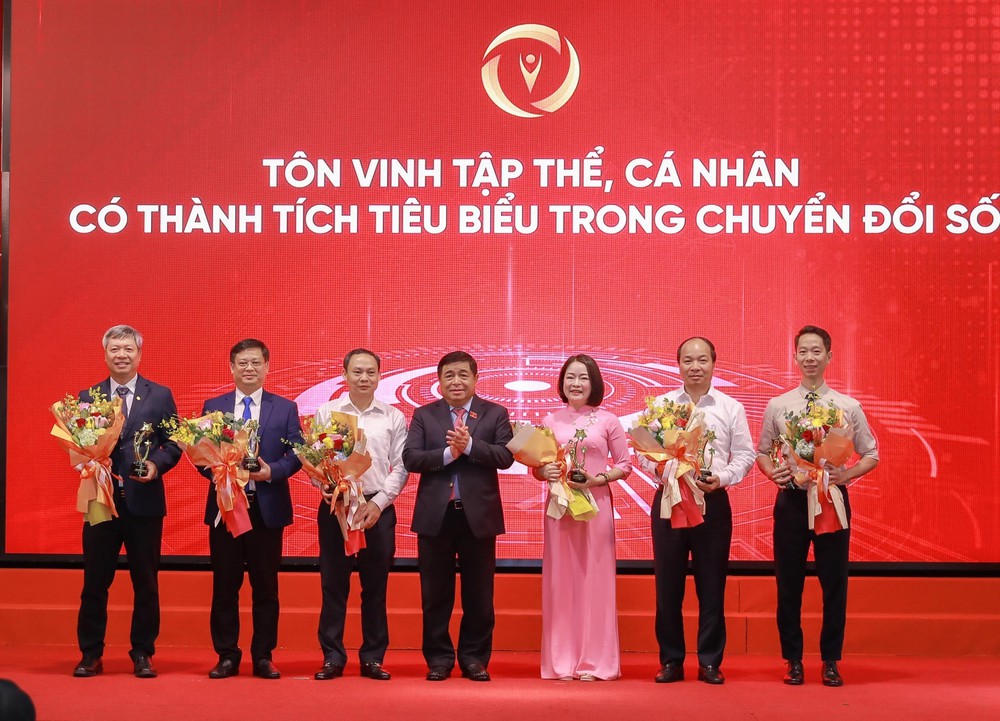 Thanh Hóa lọt Top 5 cả nước về chuyển đổi số năm 2024 - Ảnh 1.