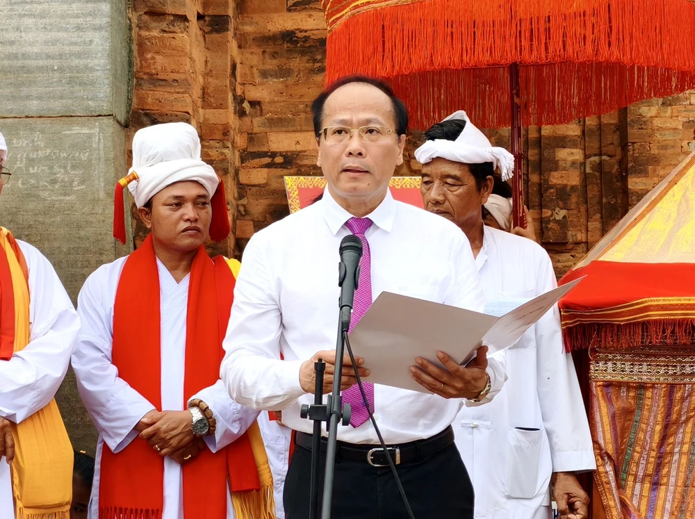 Hàng ngàn người dân, du khách nô nức tham dự Lễ hội Katê 2025 - Ảnh 1.