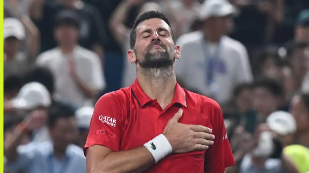 Novak Djokovic bất ngờ rút lui khỏi Paris Masters, hé lộ lịch thi đấu còn lại trong năm - Ảnh 1.