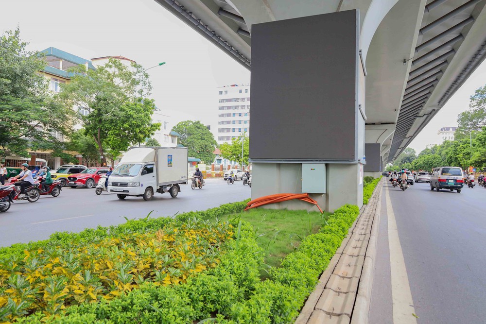Hà Nội lắp đặt 210 màn hình LED tuyên truyền chính trị kết hợp quảng cáo trên đường Vành đai 2 - Ảnh 3.