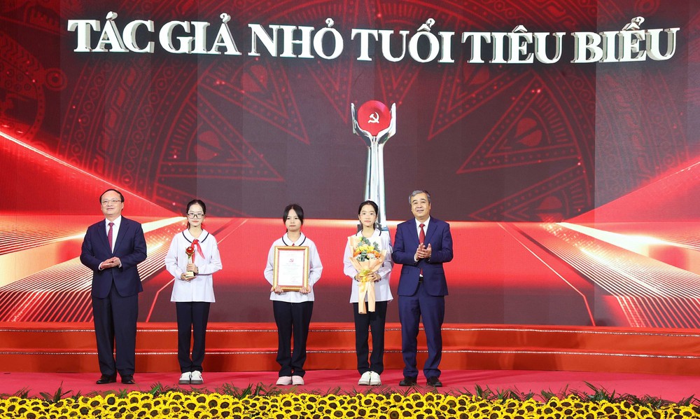 Lễ trao giải Cuộc thi chính luận về bảo vệ nền tảng tư tưởng của Đảng lần thứ năm - Ảnh 14.