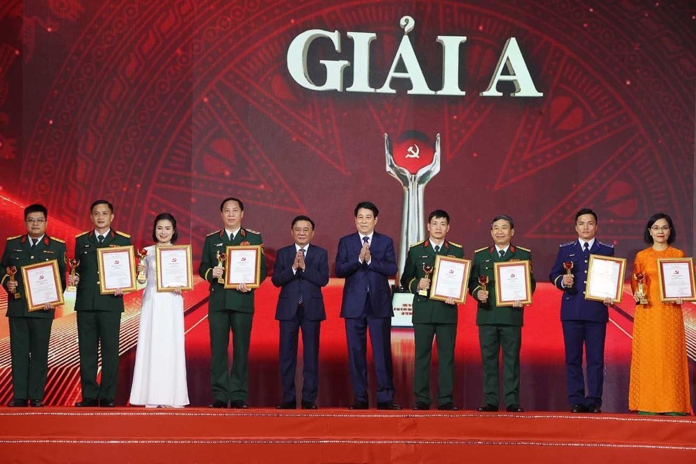 Lễ trao giải Cuộc thi chính luận về bảo vệ nền tảng tư tưởng của Đảng lần thứ năm - Ảnh 9.