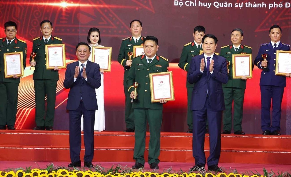 Lễ trao giải Cuộc thi chính luận về bảo vệ nền tảng tư tưởng của Đảng lần thứ năm - Ảnh 12.