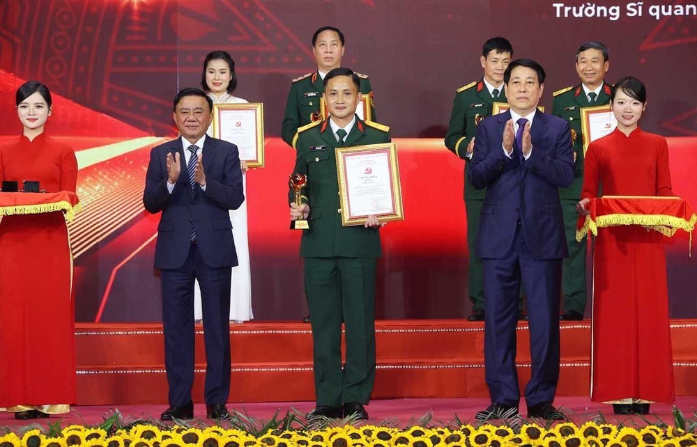 Lễ trao giải Cuộc thi chính luận về bảo vệ nền tảng tư tưởng của Đảng lần thứ năm - Ảnh 10.