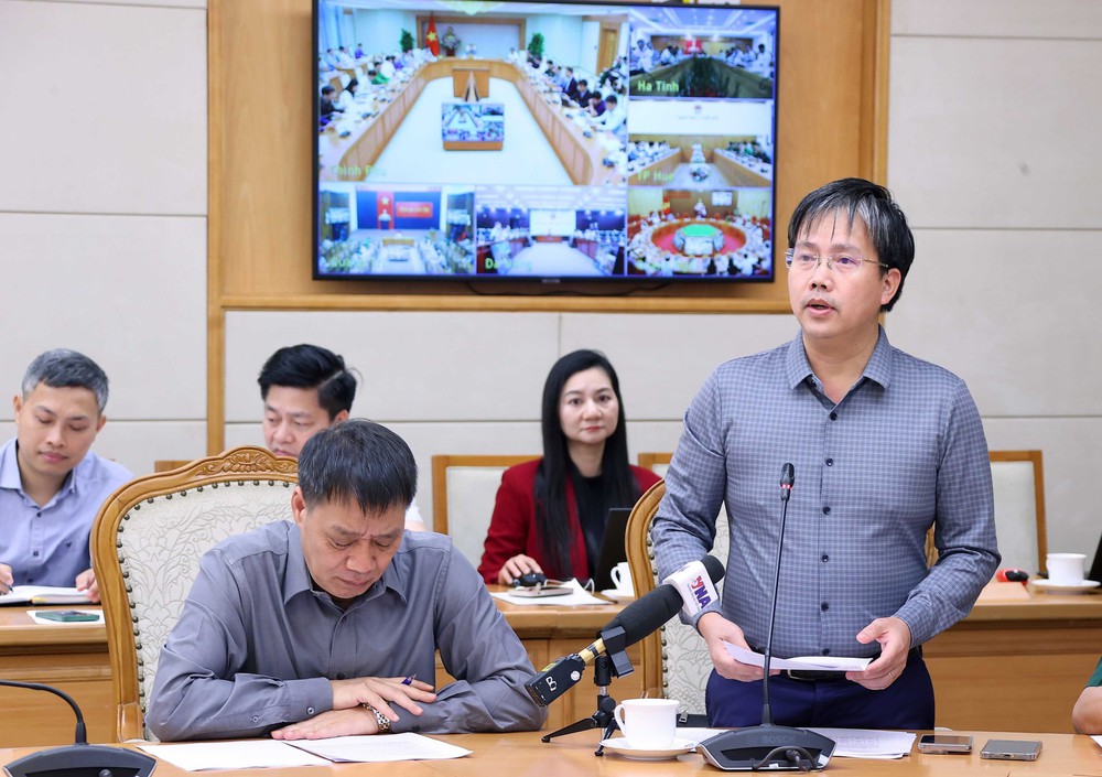 Phó Thủ tướng Trần Hồng Hà họp triển khai công tác ứng phó với cơn bão số 12 - Ảnh 4.