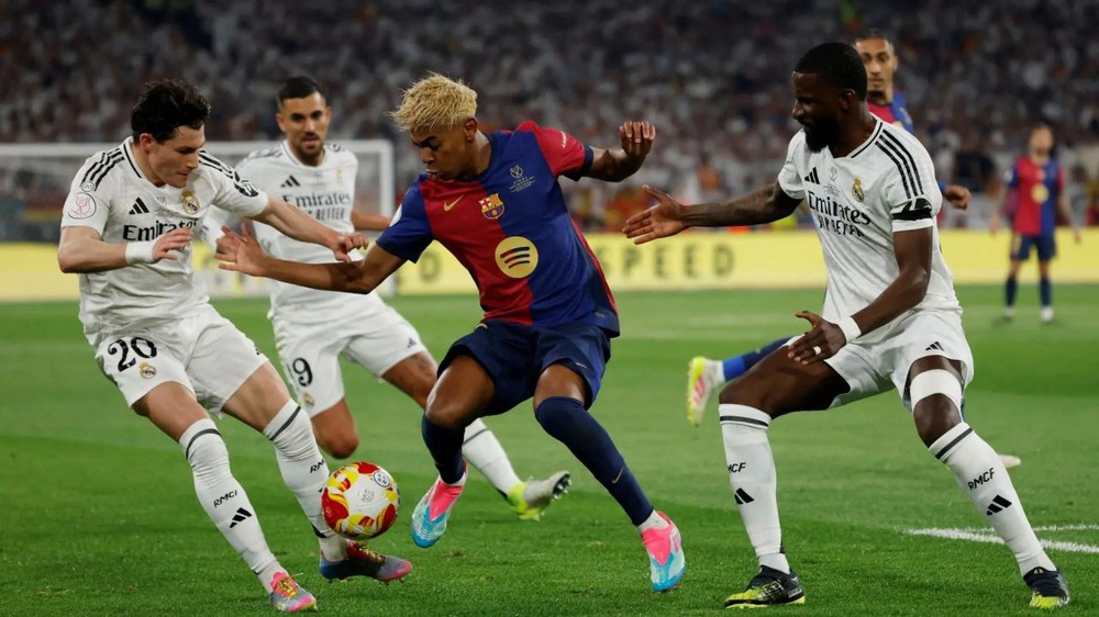 22h15 ngày 26/10, sân Bernabeu, Real Madrid – Barcelona: Barca “rất kém”, đến thời của Real - Ảnh 1. 22h15 ngày 26/10, sân Bernabeu, Real Madrid – Barcelona: Barca “rất kém”, đến thời của Real - Ảnh 1.