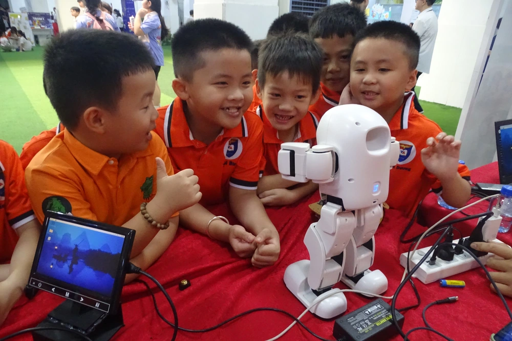 Giải &quot;Công nghệ từ trái tim&quot; 2025: Ba tác phẩm vàng chạm đến cảm xúc - Ảnh 2.