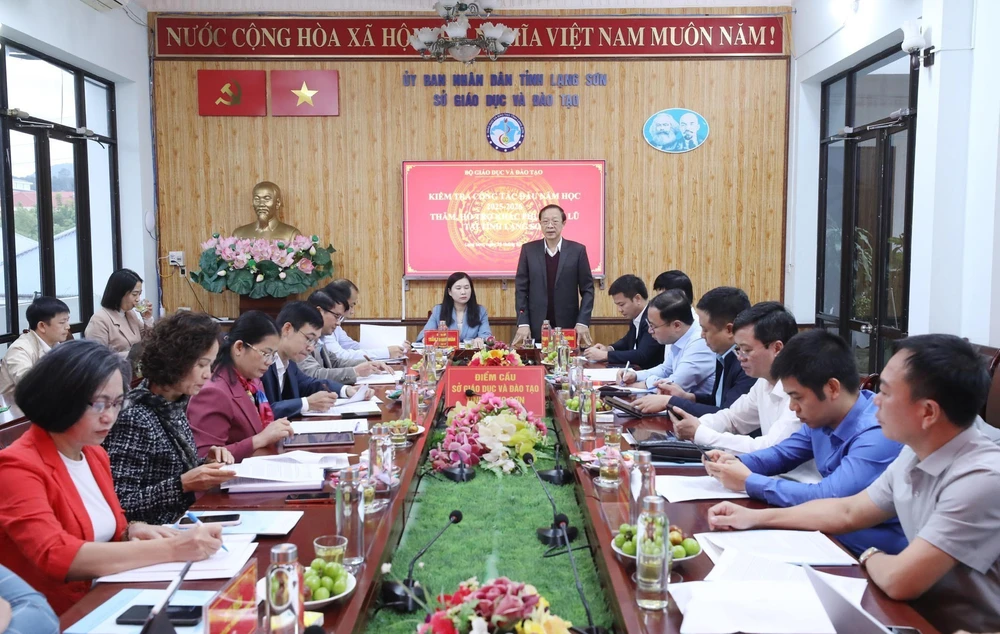 Đảm bảo điều kiện dạy và học tại các trường bị ảnh hưởng mưa lũ - Ảnh 1.
