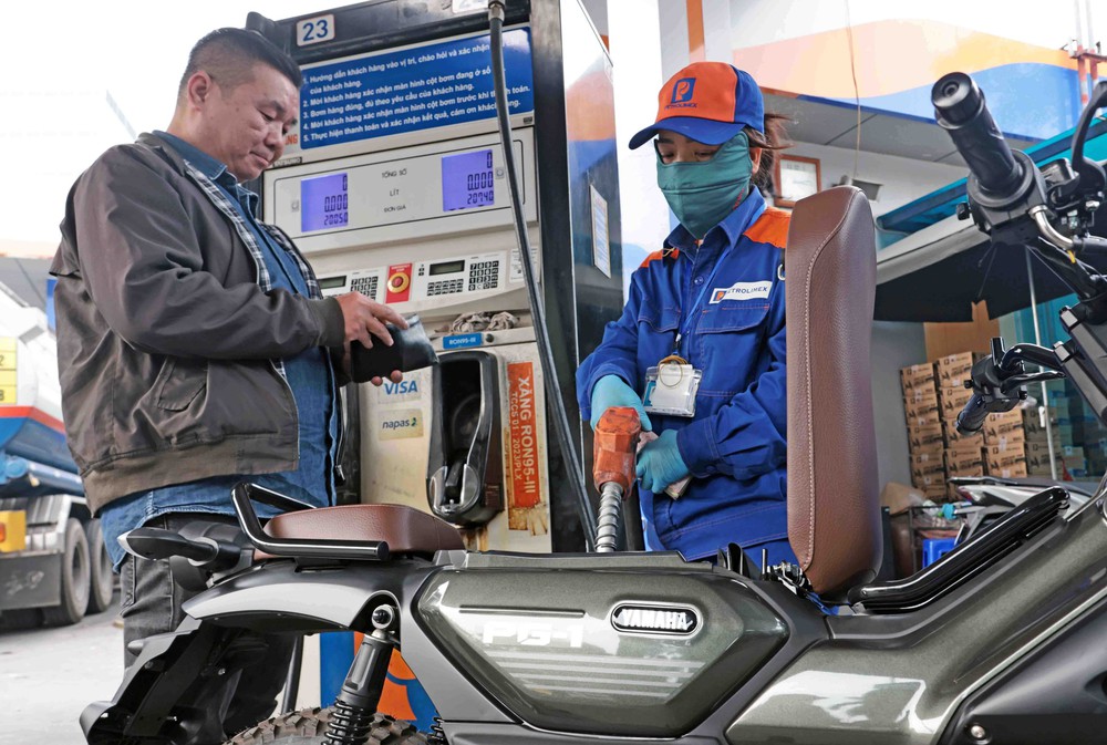 Giá xăng, dầu đồng loạt giảm trong phiên điều hành chiều 23/10 - Ảnh 1.