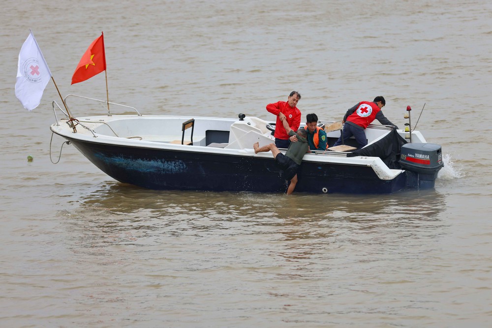 Hà Nội diễn tập phòng ngừa và ứng phó với thiên tai, bão lũ - Ảnh 2.