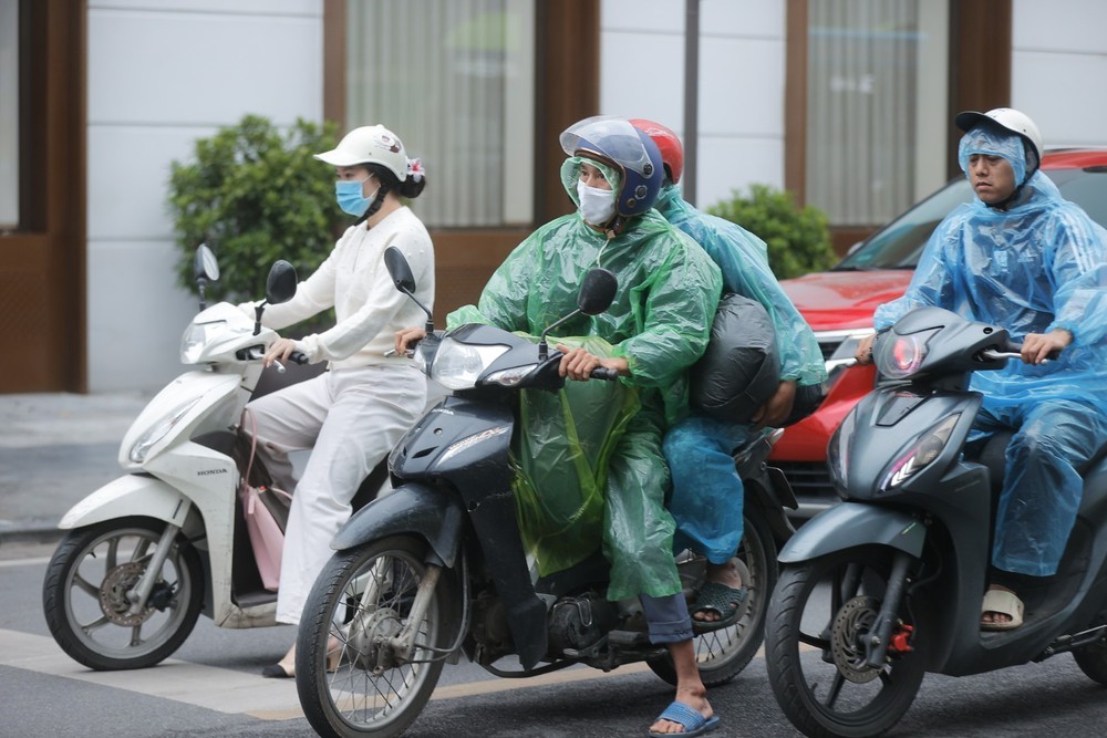Hà Nội đón gió lạnh đầu mùa - Ảnh 2.