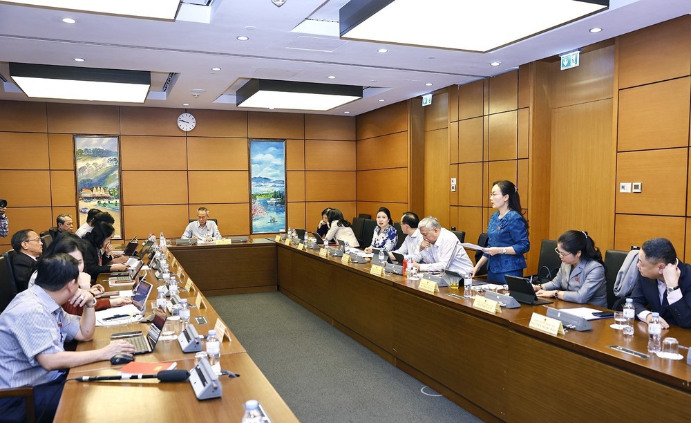 Kỳ họp thứ 10, Quốc hội khóa XIV: Hướng đến xây dựng nền báo chí cách mạng, chuyên nghiệp, nhân văn, hiện đại - Ảnh 3.