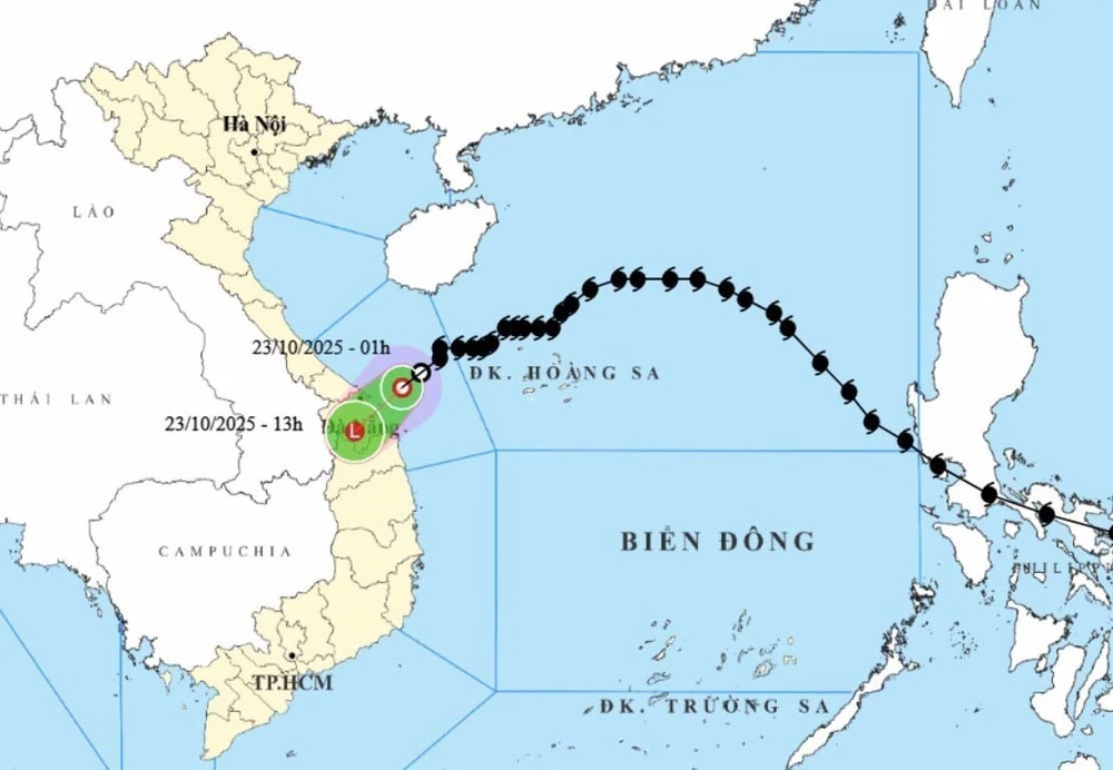 Tin áp thấp nhiệt đới suy yếu từ cơn bão số 12, cảnh báo mưa lớn - Ảnh 1.