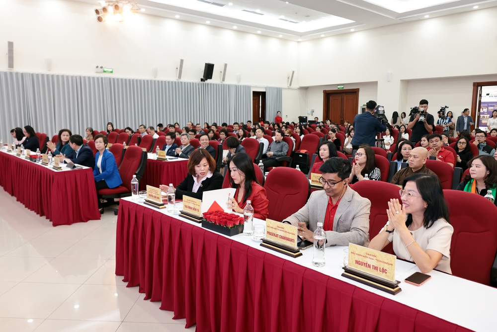 Ra mắt quỹ từ thiện &quot;Chạm yêu thưogn&quot;: Nền tảng số minh bạch, bền vững - Ảnh 3.