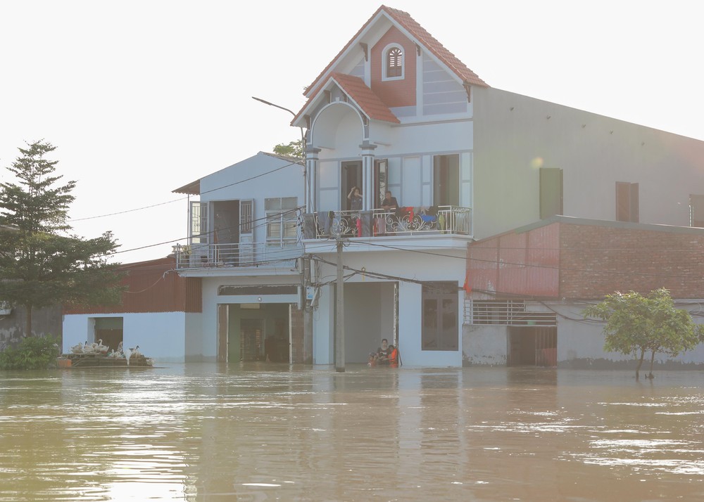 Khẩn trương triển khai các nhiệm vụ phòng, tránh, ứng phó, khắc phục hậu quả thiên tai - Ảnh 2.