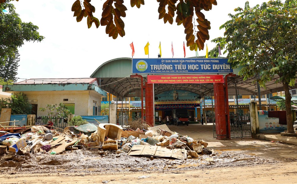 Khẩn trương triển khai các nhiệm vụ phòng, tránh, ứng phó, khắc phục hậu quả thiên tai - Ảnh 1.