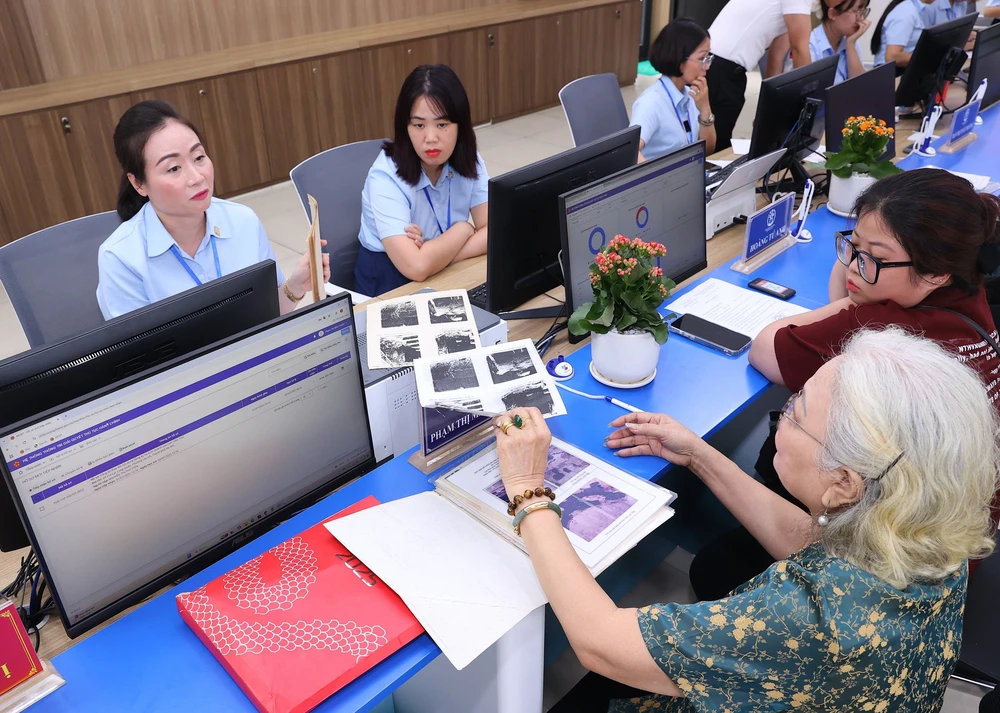 Giảm 27 vị trí việc làm công chức lãnh đạo, quản lý ở cơ quan hành chính cấp Trung ương, cấp tỉnh - Ảnh 1.